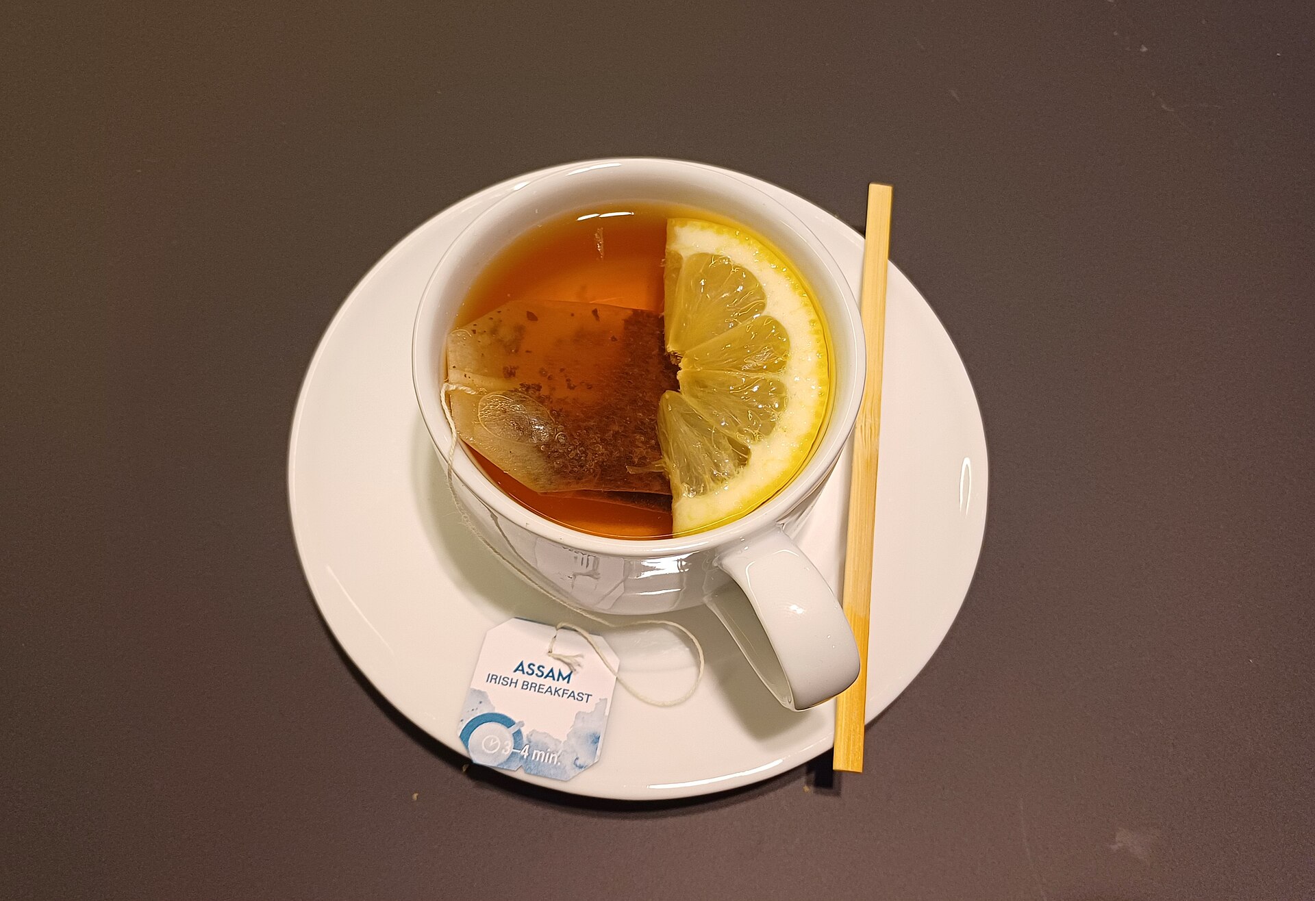 A cup of tea with a slice of lemon, seen from above.